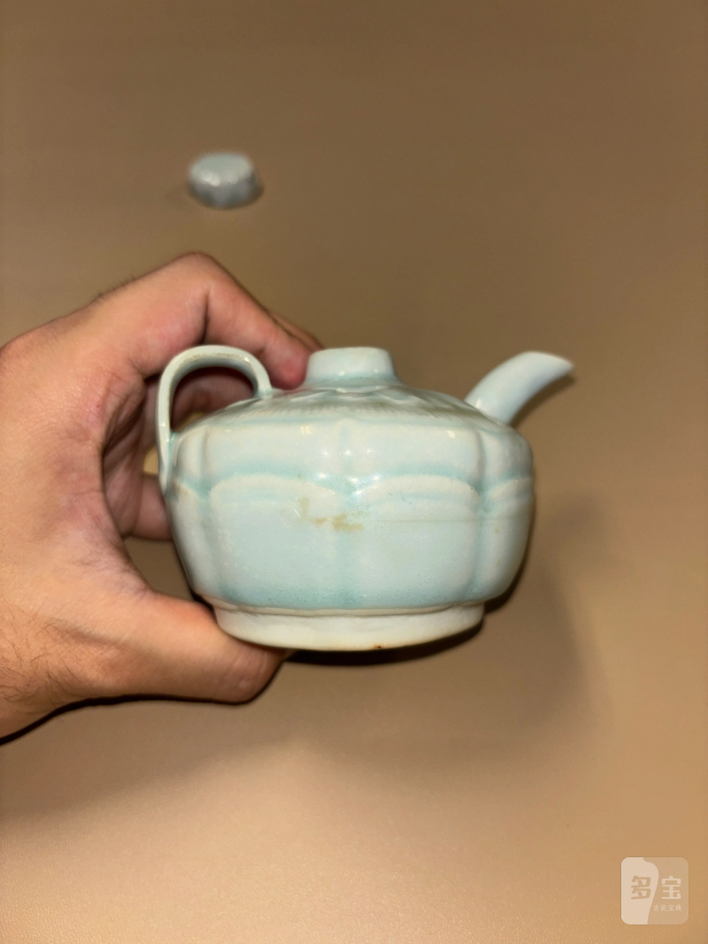 明 青白釉花形水注 - 图4